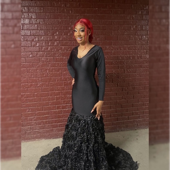 Custom Made “Elegant Black Long Sleeve Mermaid Flowers(Bottom) Prom Dress” - Picture 4 of 5